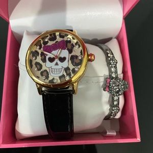 BNWT Betsey Johnson Skull Watch & Bracelet Set
